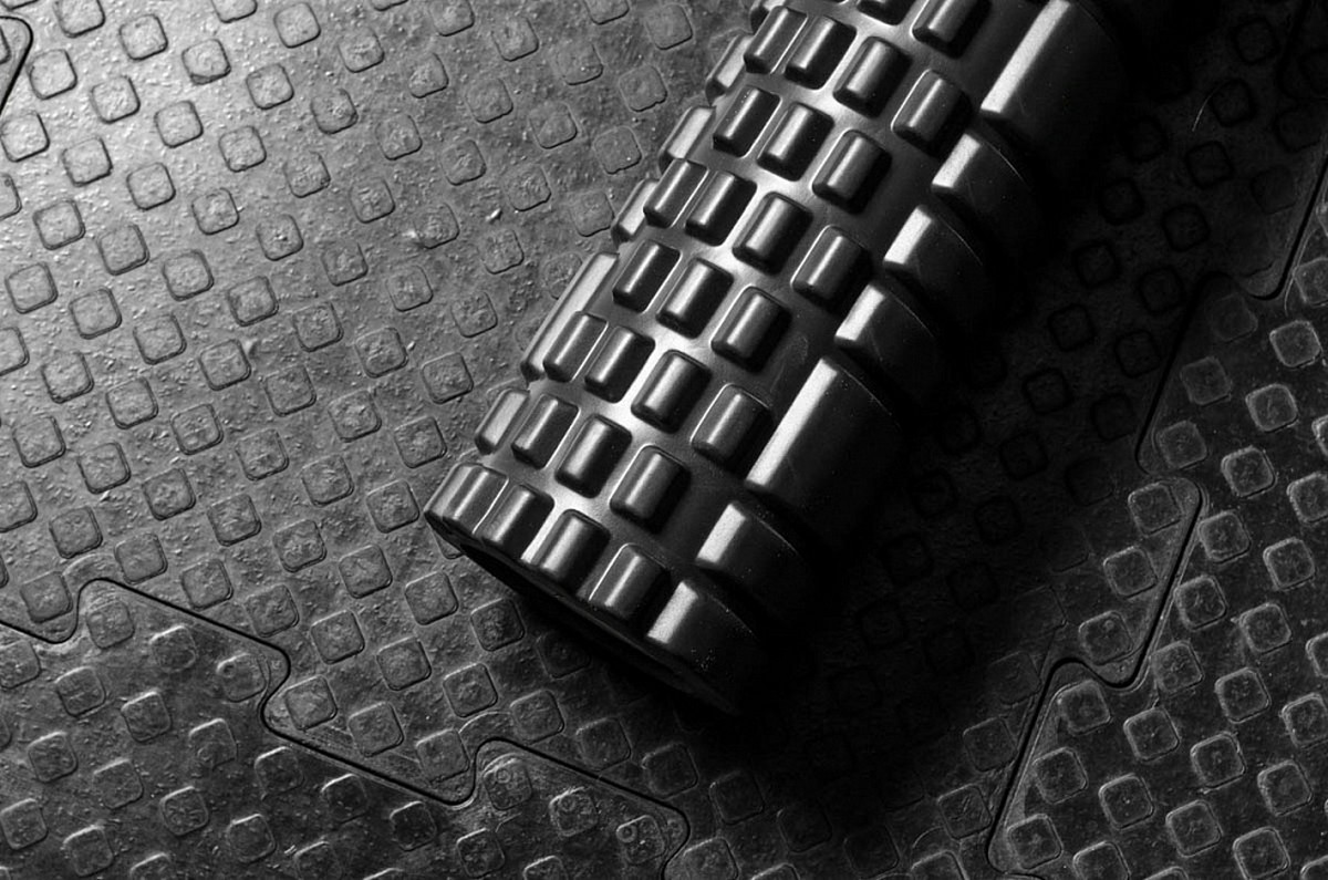 Роллер массажный YouSteel Combi foam roller, 61х15см, черный 1200_795